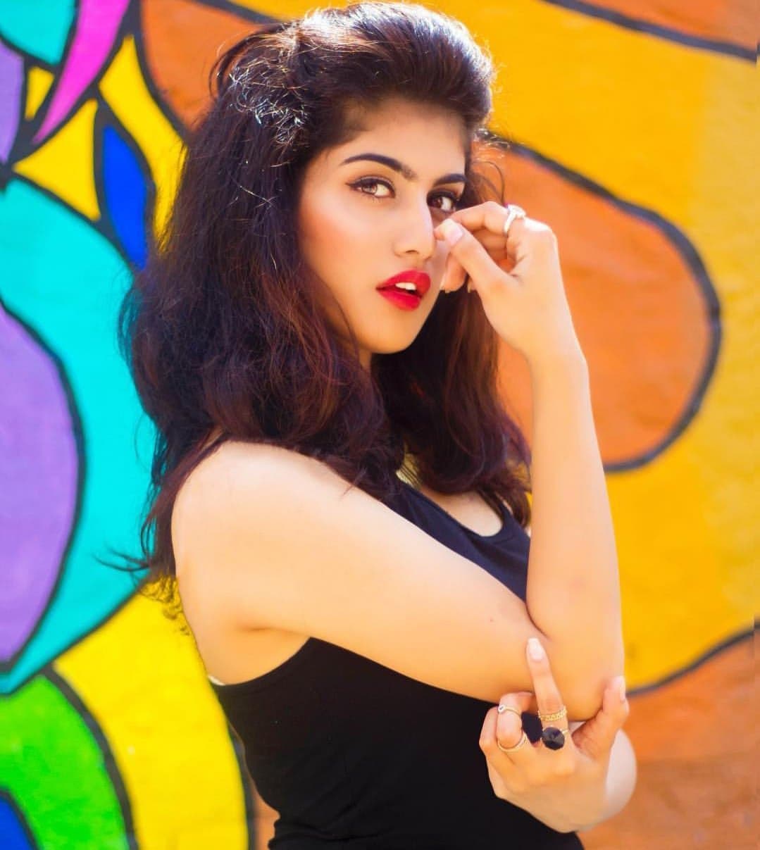 aarohi escorts